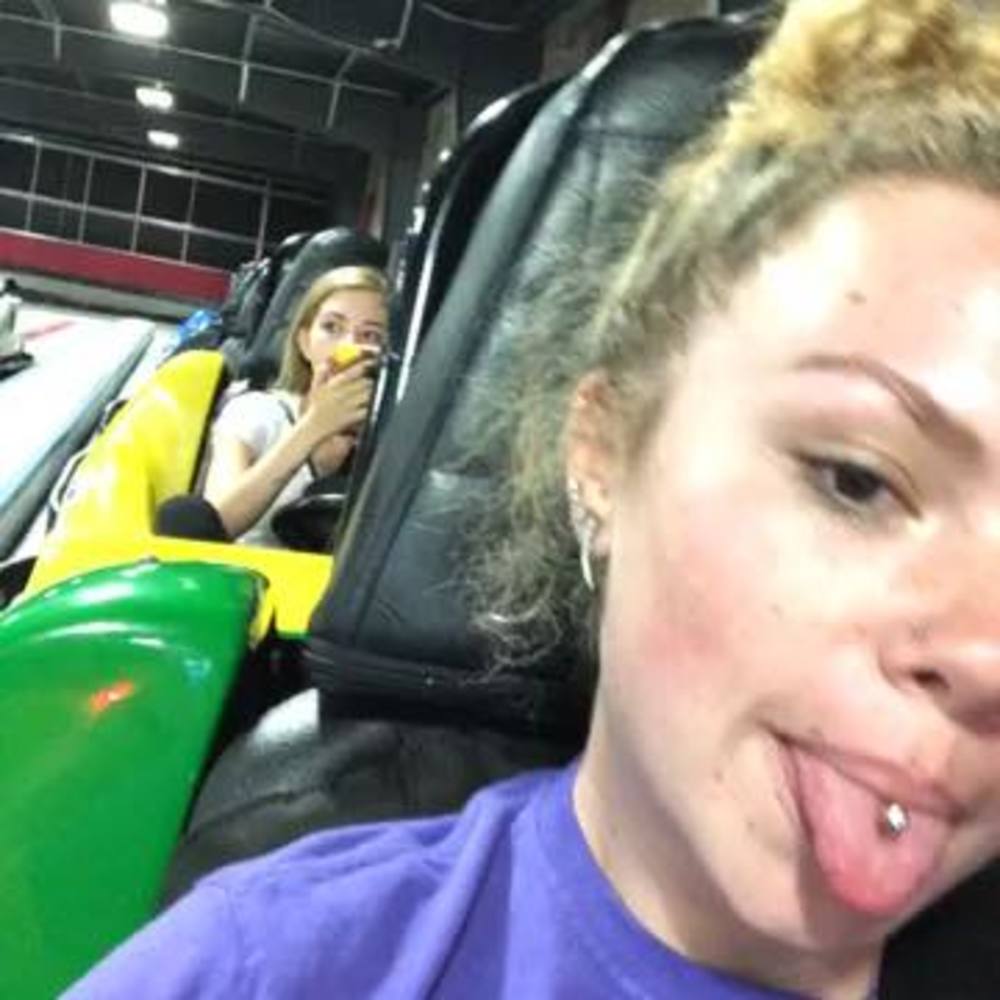 Meet your Posher, Roxanne